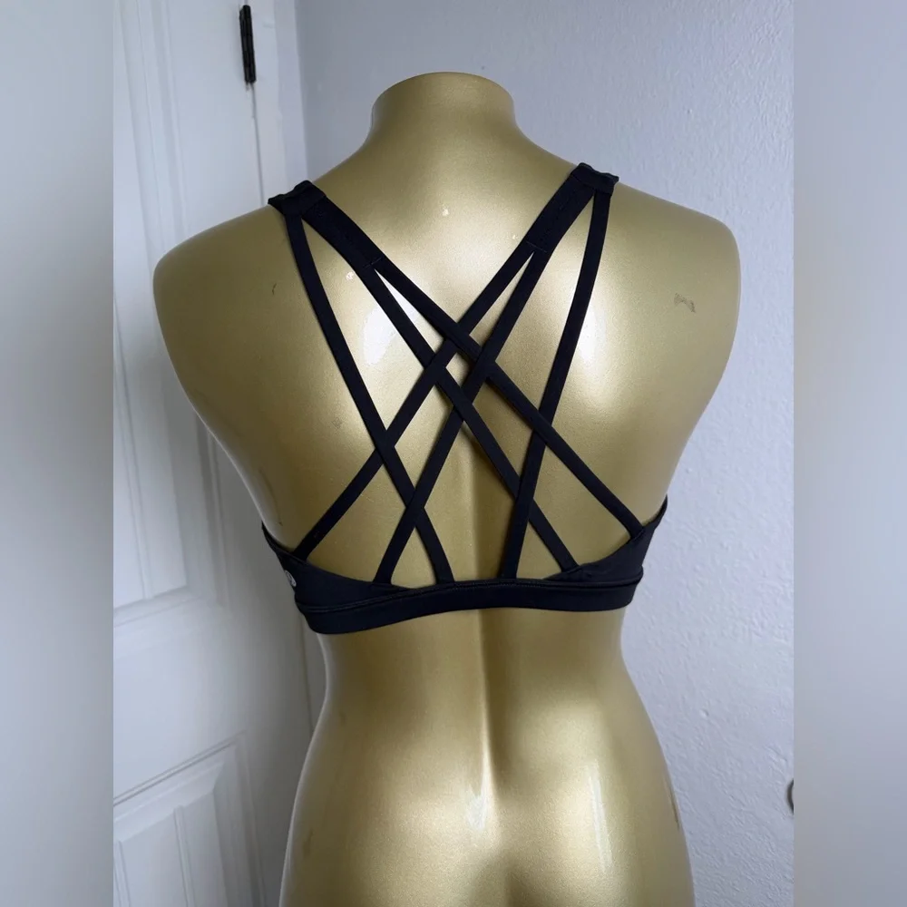 lululemon sports bra 6 - Picture 3 of 4